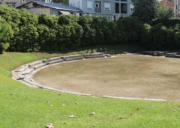 β αρχαιο θεατρο λαρισας